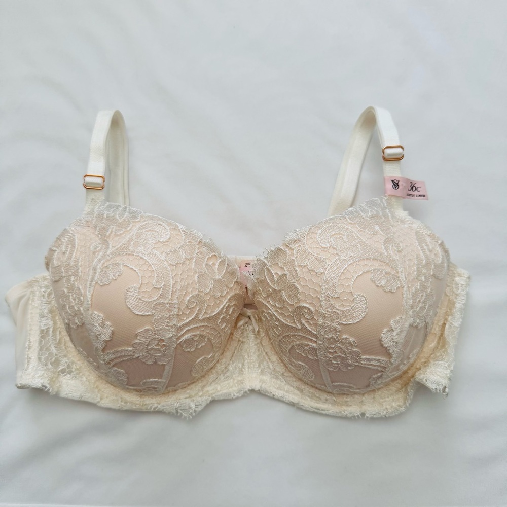 Victoria's Secret Dream Angels Lightly Lined Demi Bra Size 36C